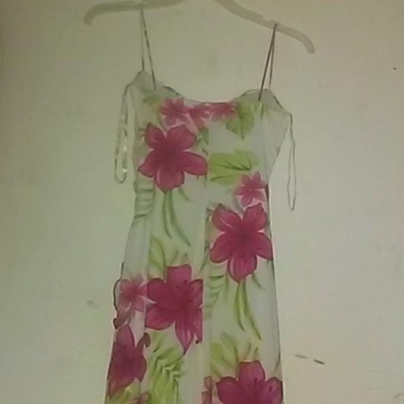 City triangles floral prom/formal dress - Picture 3 of 5